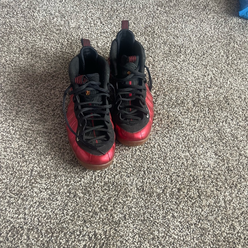 Men’s Nike Foamposite sneakers size 11 red and black - Picture 9 of 11